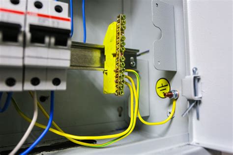 electrical common and ground wire connections in panel box|ground wire to electrical panel.